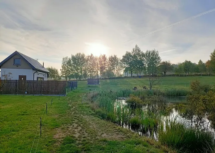 Holiday home Siedlisko Dwa Zurawie - Uroczy Nad Stawem, Z Kominkiem, Obok Konie Czarna Huta